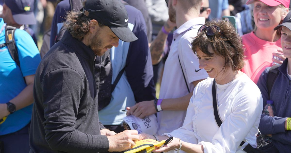 Tommy Fleetwood Leads English Hopes for First British Open Win Since 1992