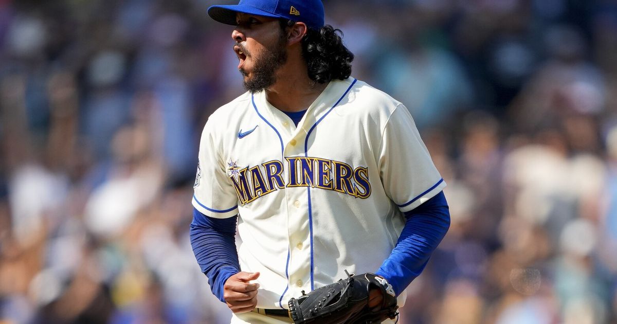 Andres Munoz Adjusts to Mariners' Closer Role with Timing as a Priority