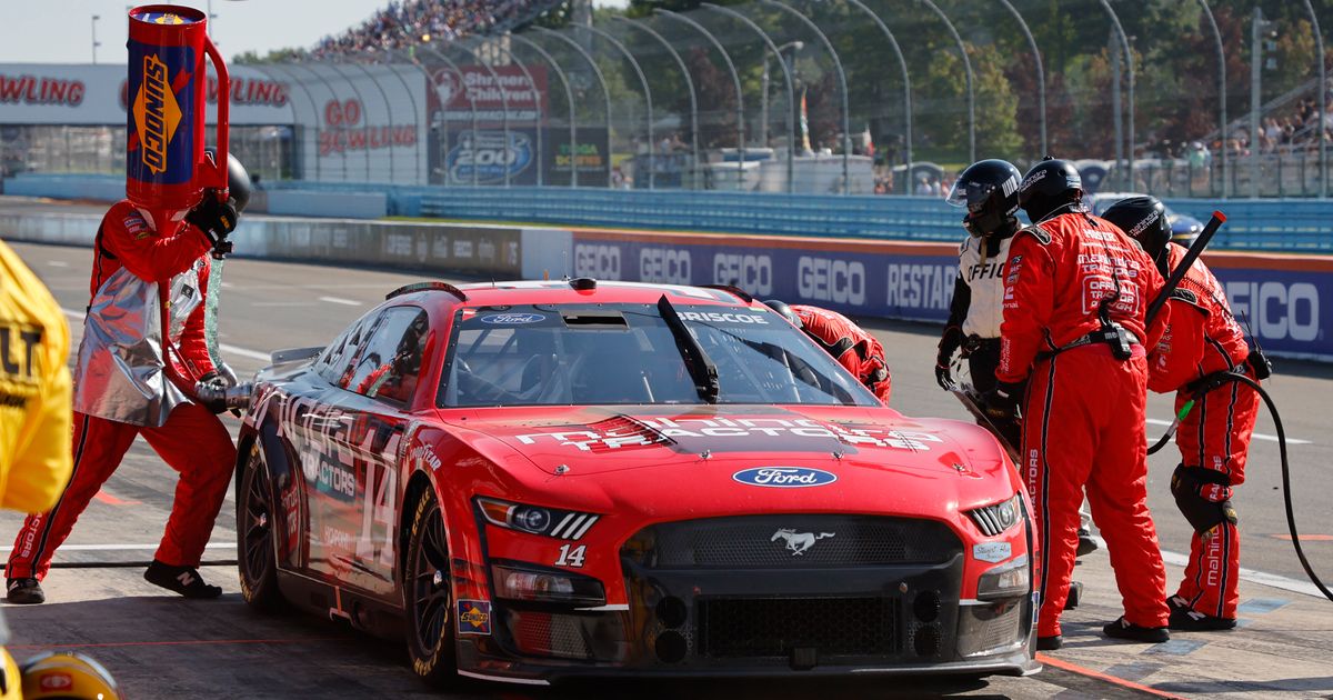 Chase Briscoe Secures Pole Position for NASCAR's Regular-Season Finale at Daytona