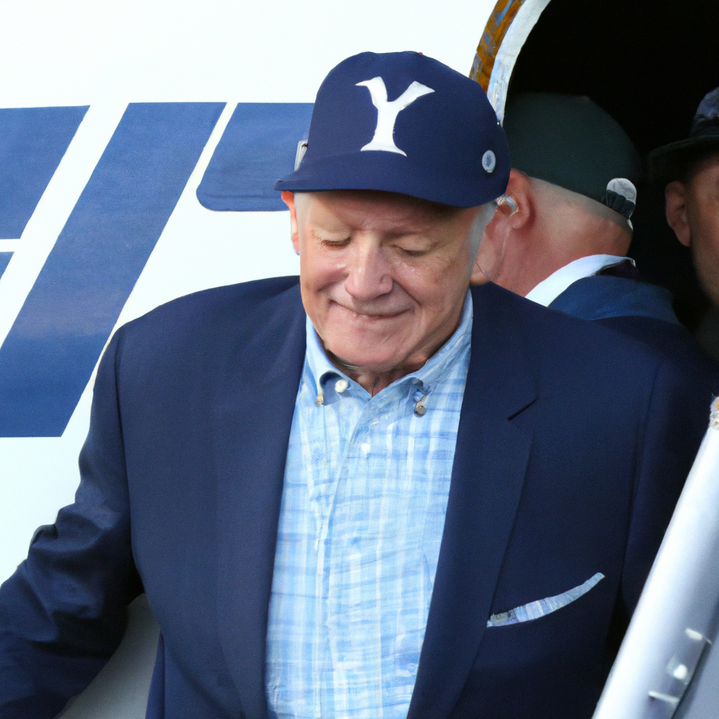 Clarke Schmidt's Father Pilots New York Yankees' Charter Flight to Florida