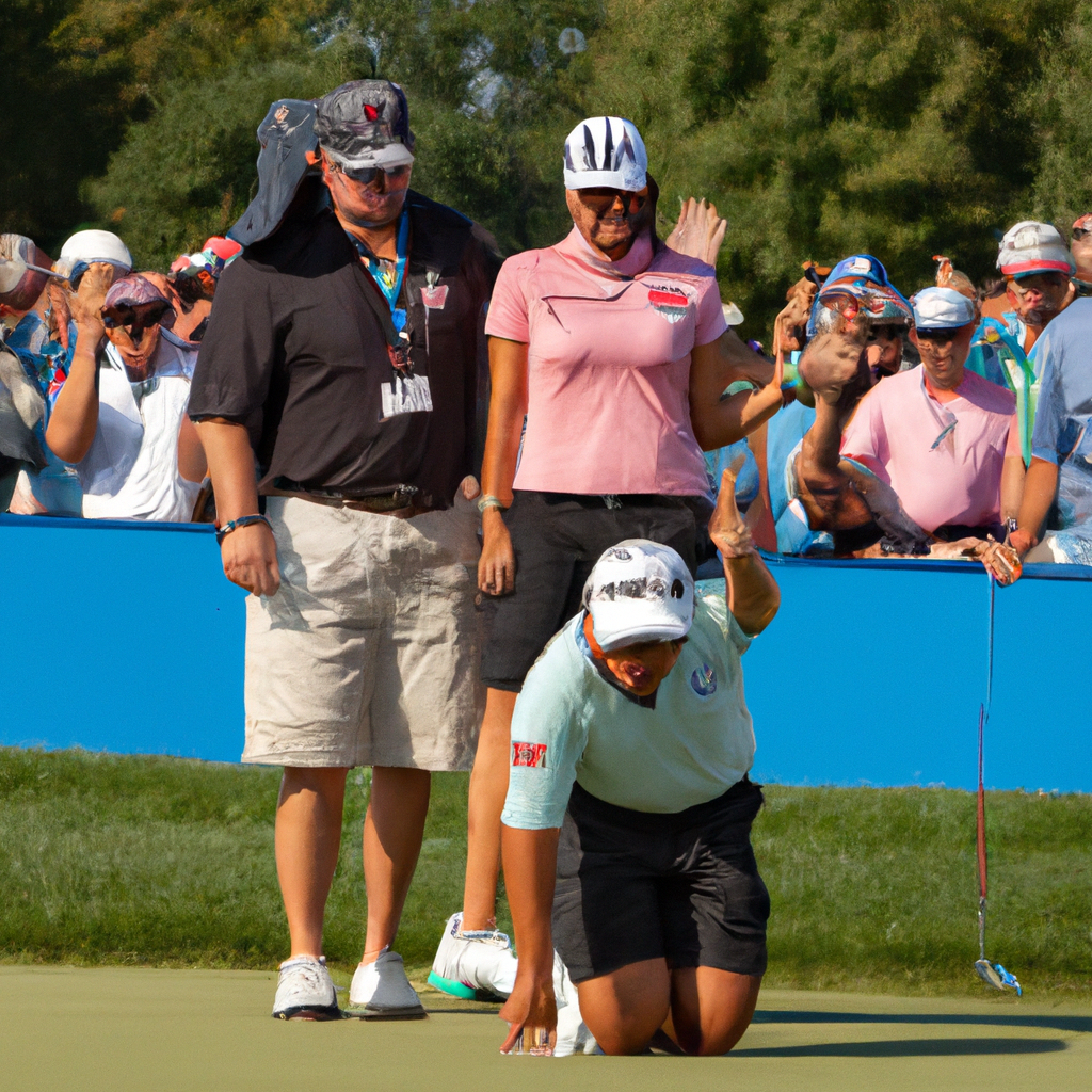 Homa Receives Distraction from Fan During Birdie Putt at BMW Championship