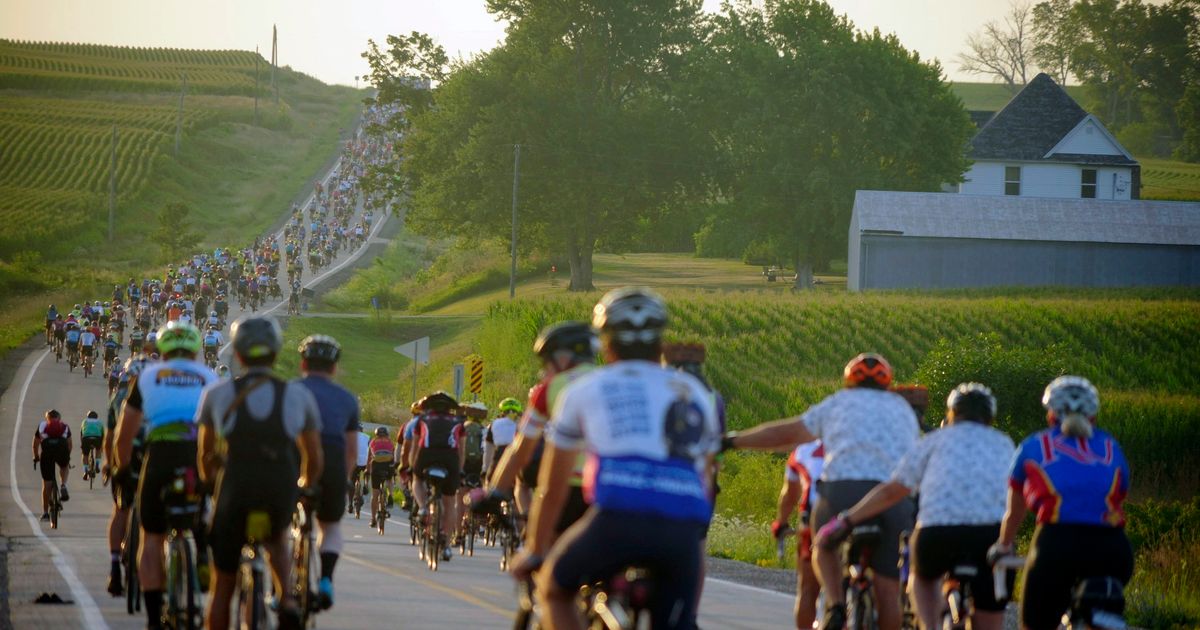 Iowa's Cross-State Bike Ride Promotes Unity and Combats Polarization
