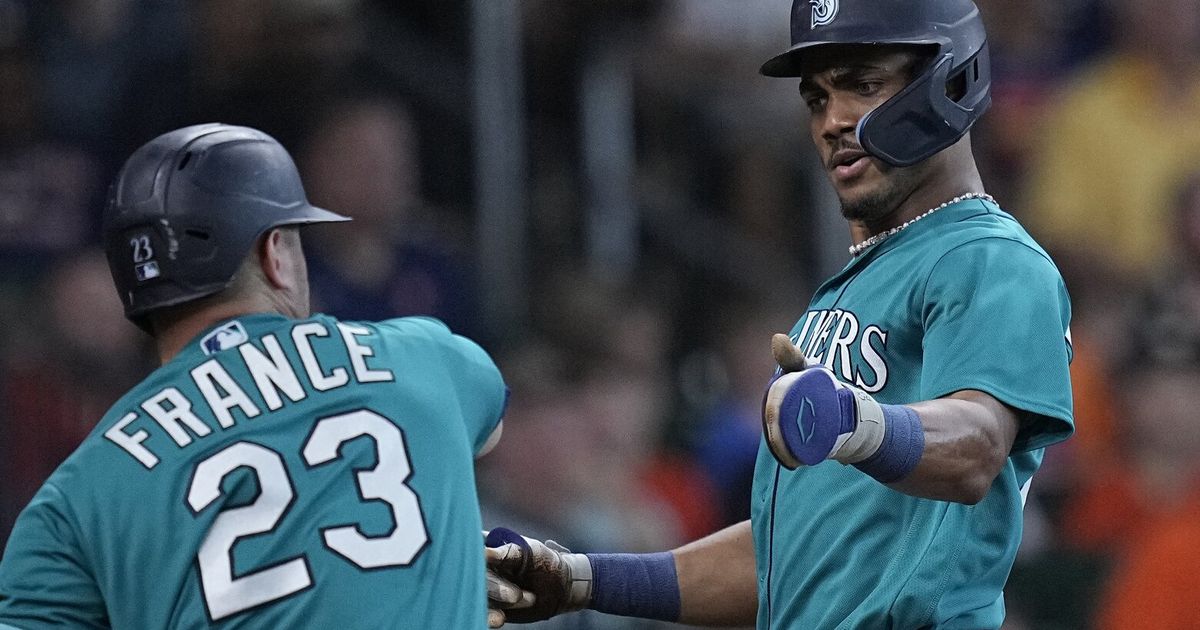 Julio Rodriguez Breaks MLB Record for Hits in 4-Game Span in Mariners' Win Over Astros