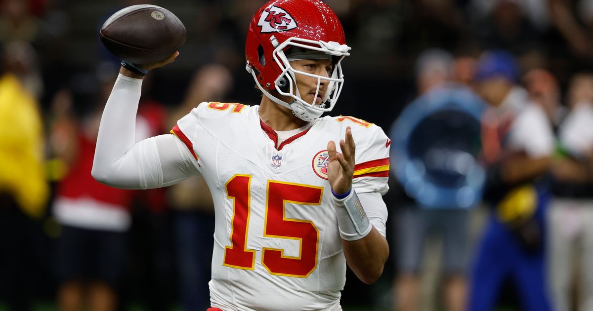 Kansas City Chiefs to Start Patrick Mahomes and Other Starters in First Half of Preseason Matchup Against Arizona Cardinals