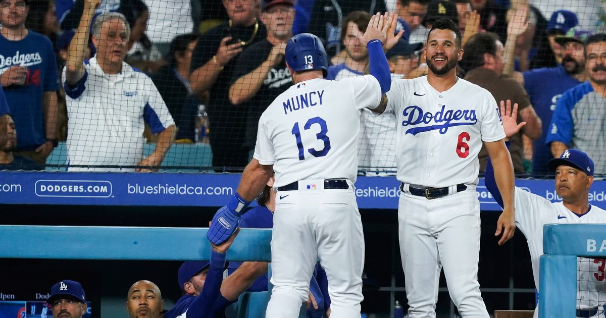 Los Angeles Dodgers Extend Winning Streak to Nine Games with 6-2 Win Over Milwaukee Brewers in Matchup of National League Division Leaders
