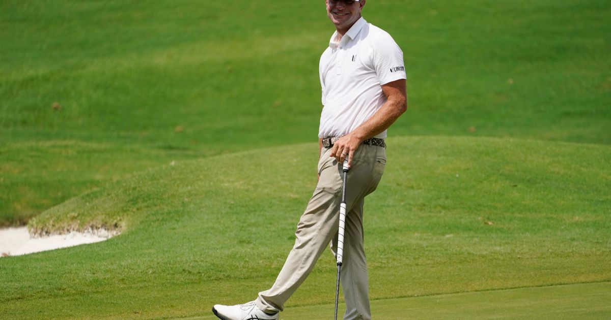 Lucas Glover Shoots 64 to Take One-Shot Lead Over Jordan Spieth in PGA Tour Playoff Opener