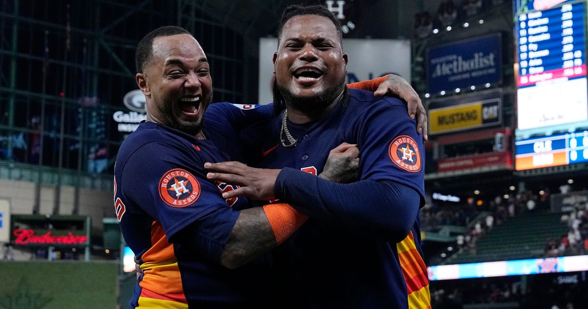 Maldonado Praised by Houston Pitchers After Catching Third No-Hitter