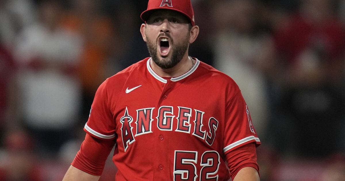 Mariners Acquire Right-Hander Dominic Leone from Angels