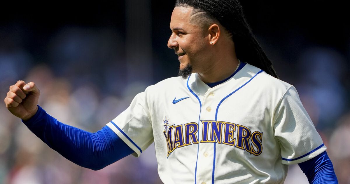 Mariners Complete Sweep of Royals, Claim Sole Possession of First Place in AL West