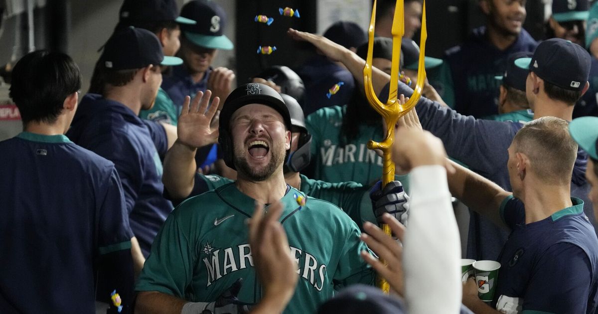 Mariners' Playoff Hopes Hang in the Balance as They Return Home One Game Out of First Place