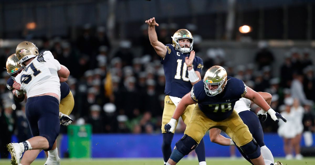 Notre Dame Opens Season with 42-3 Win over Navy in Ireland, Hartman Throws 4 Touchdown Passes