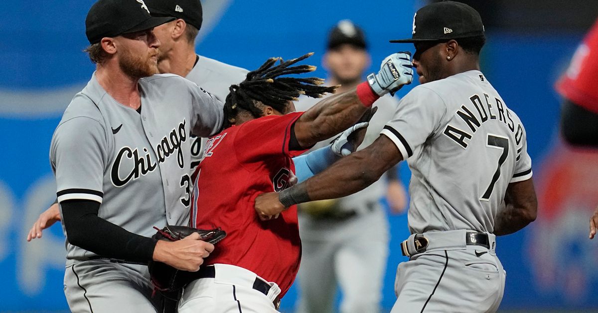Tim Anderson of the Chicago White Sox Apologizes for Allowing Emotions to Lead to On-Field Fight