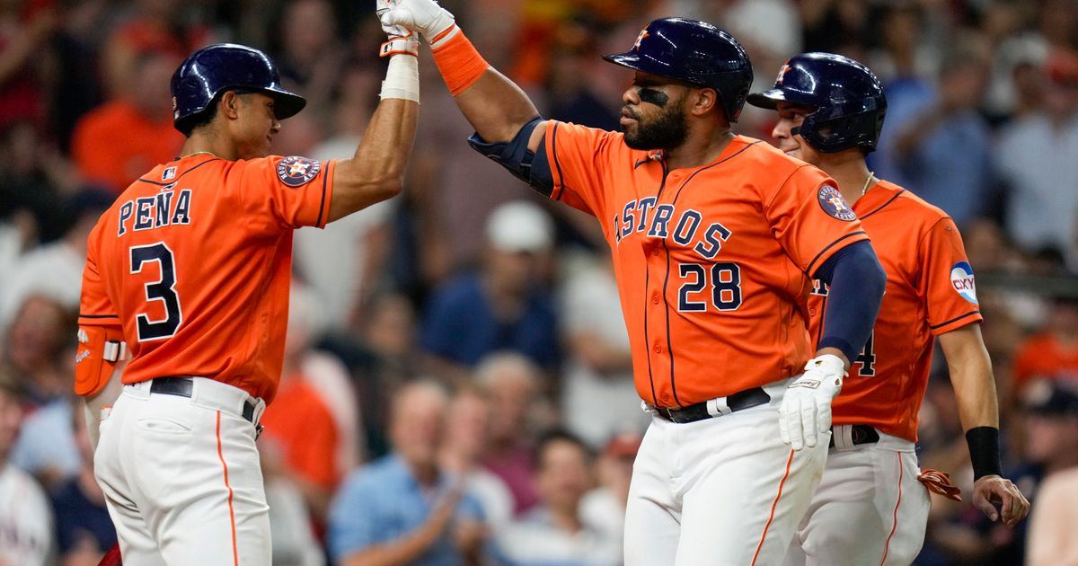 Verlander's 500th Start Leads Astros to 11-3 Win Over Angels with Singleton Homering Twice
