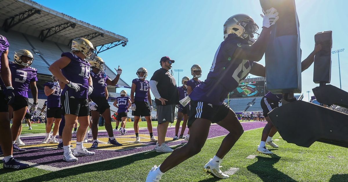 Washington Huskies Look to Make Last Pac-12 Football Season Memorable