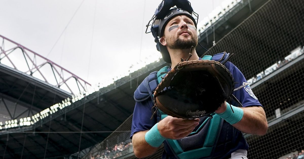 Cal Raleigh Continues to Perform Despite Struggles at the Plate for Seattle Mariners