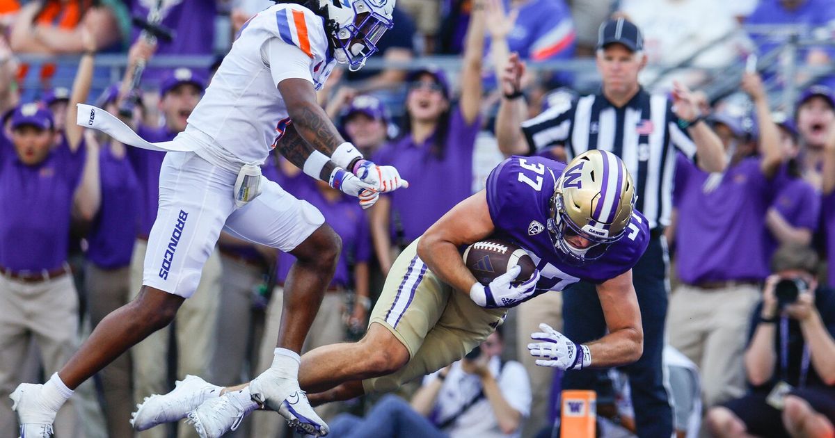 Huskies Dominate Boise State in Season Opener
