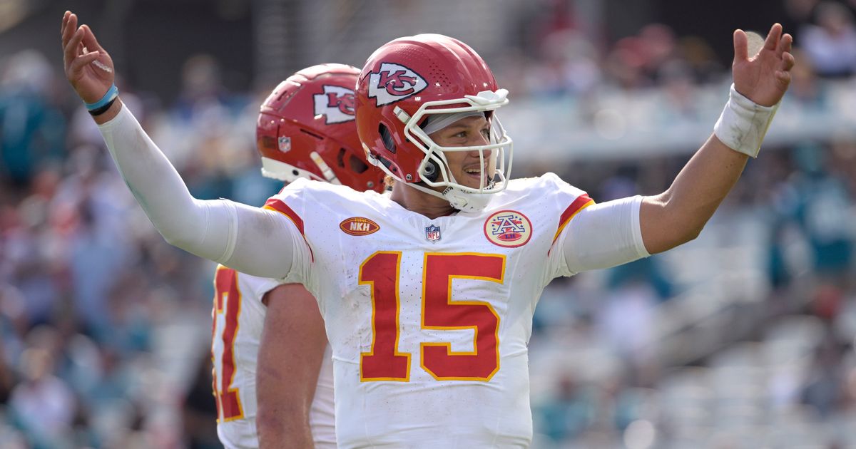 Kansas City Chiefs and Patrick Mahomes Agree to Restructured Contract with Reported Pay Increase, Per AP Source