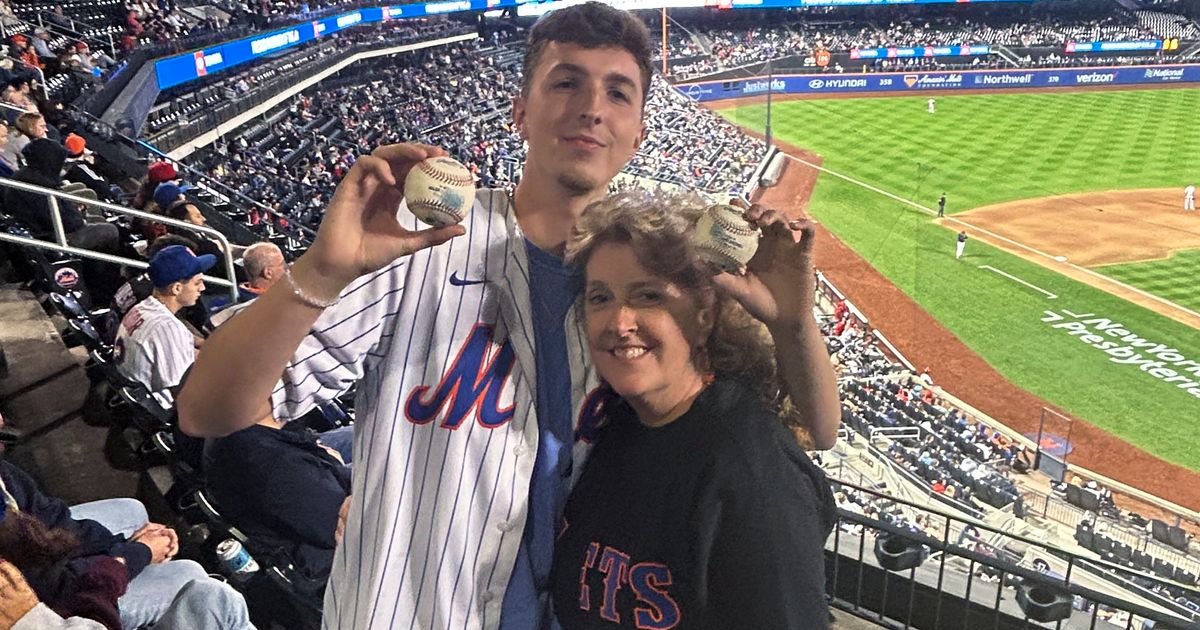 Man Gives Mom Two Foul Balls as Birthday Gift at Citi Field After Snagging Them in Three Pitches