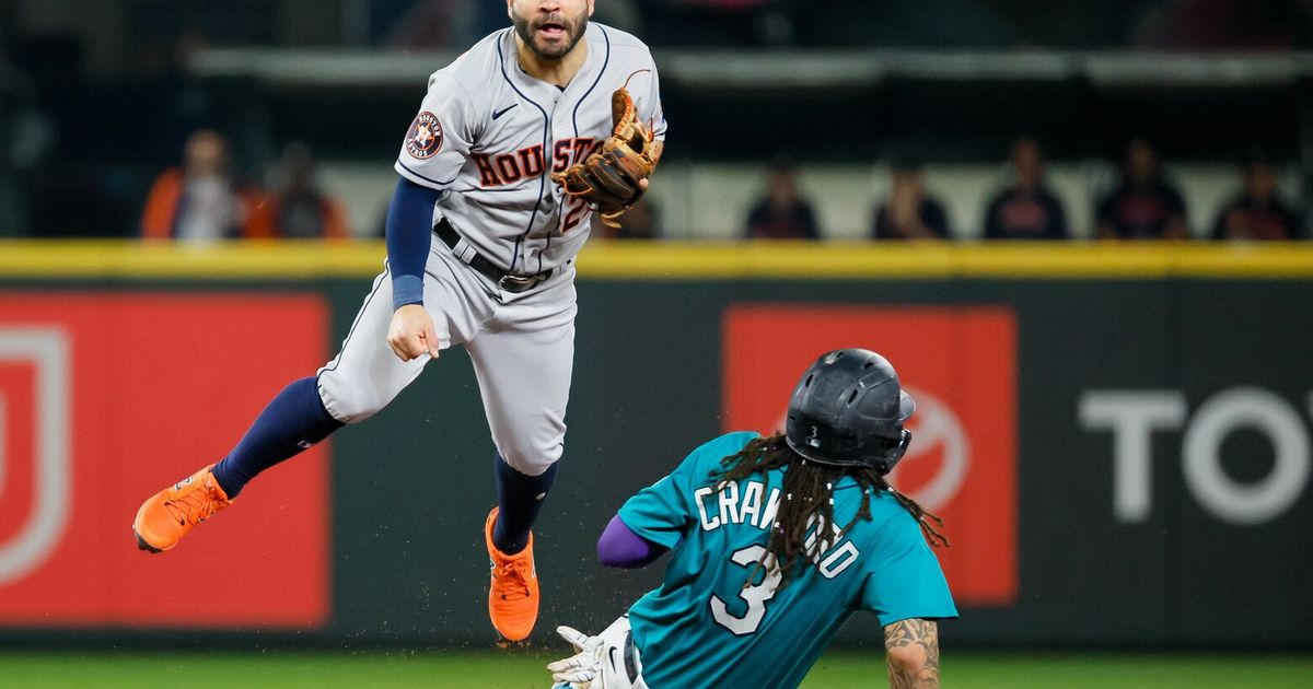 Mariners Fall to Astros, 5-1, in Photos