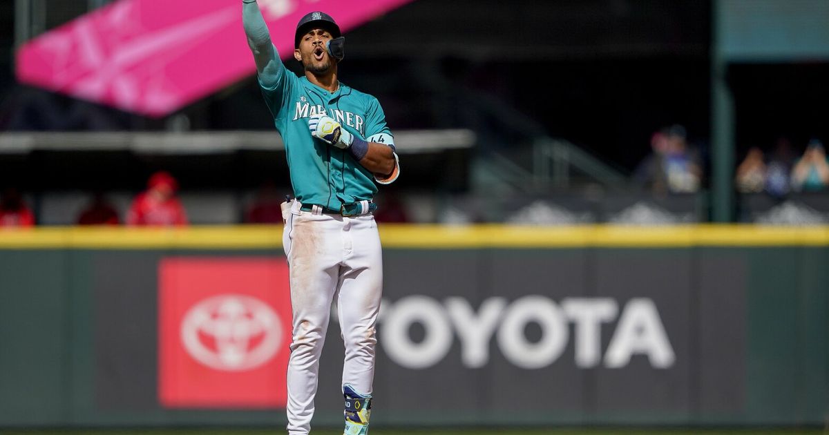 Mariners' Luis Castillo and Julio Rodriguez Aiming for Postseason Berth