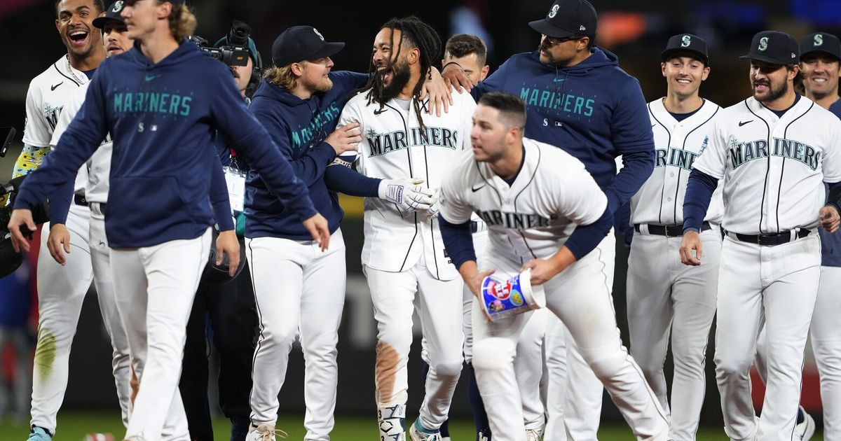 Mariners' Shortstop J.P. Crawford Secures Win, Keeping Season Alive