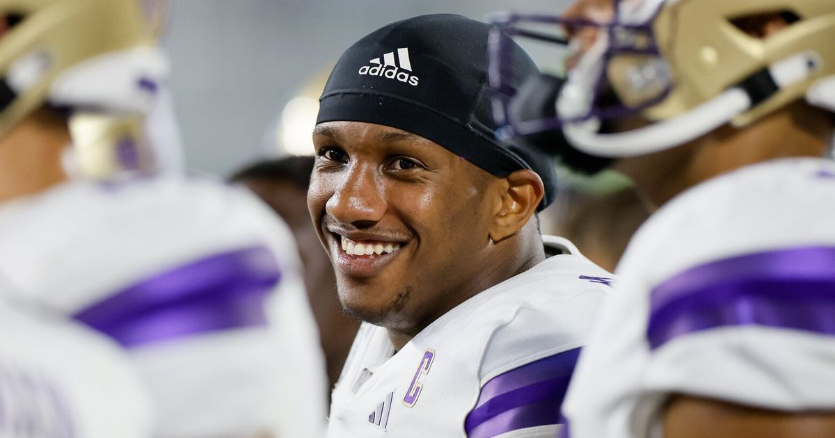 Michael Penix Jr.'s Chances of Winning the Heisman Trophy: An Analysis of UW Quarterback's Positioning