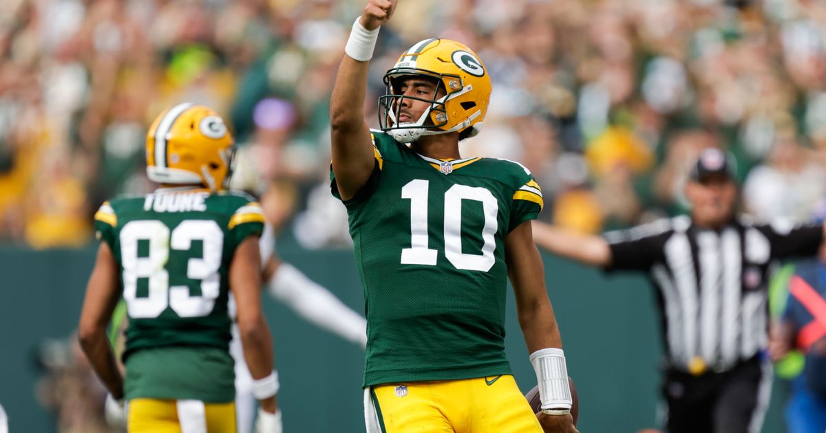 Packers Overcome Saints After Derek Carr's Shoulder Injury, Jordan Love Leads 18-17 Victory