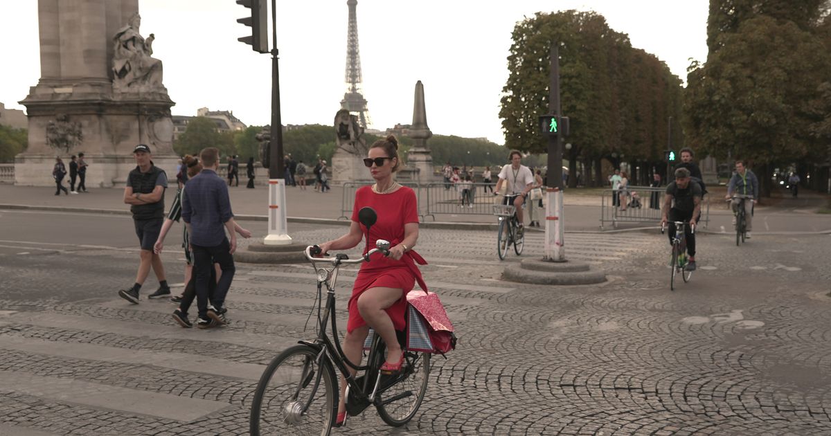 Paris Experiences Bike-Lane Congestion as City Embraces Cycling