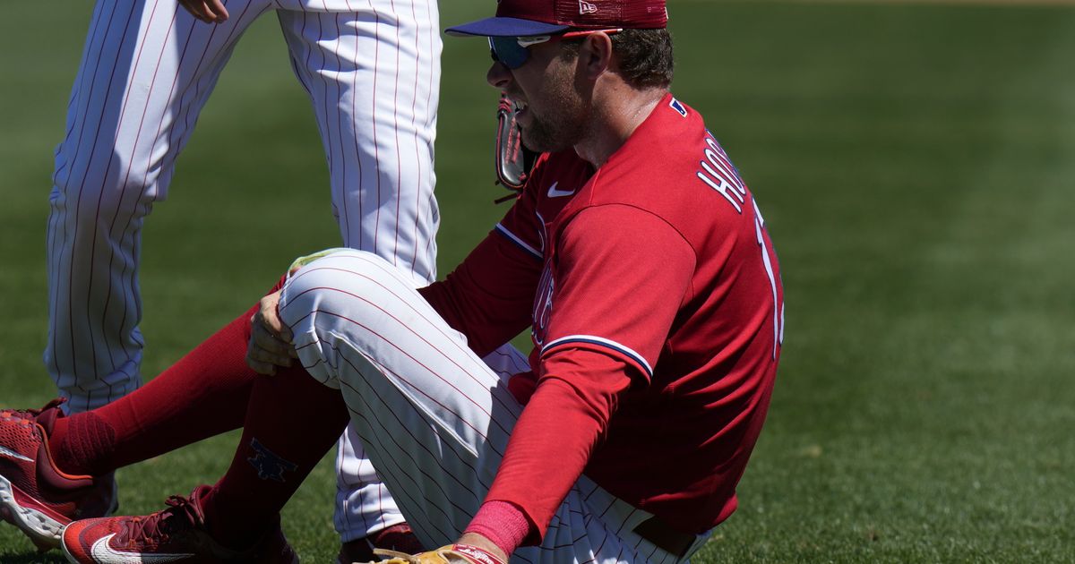 Rhys Hoskins' Chances of Making Phillies' Postseason Roster Despite Injury Uncertain