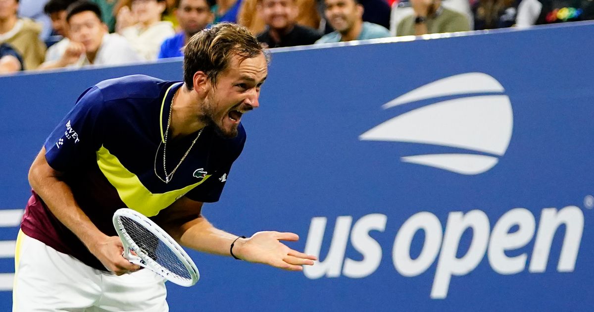 Strategies for Dealing with Match Point Pressure: Should Players Take Risks or Play it Safe?