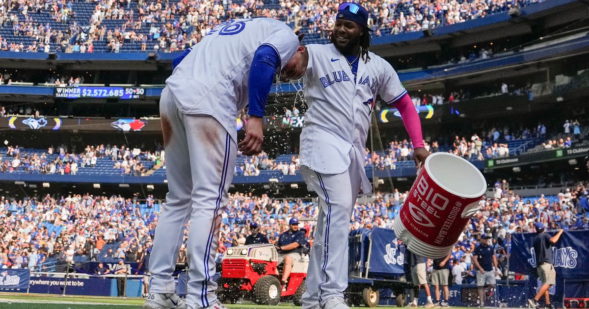 Vladimir Guerrero Jr. Diagnosed with Right Knee Inflammation, Status with Toronto Blue Jays Day-to-Day