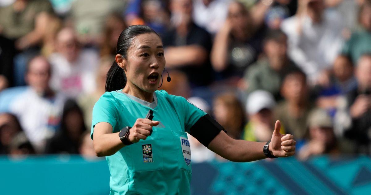 Yoshimi Yamashita Becomes First Female Referee to Officiate at Asian Cup