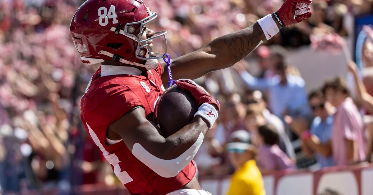 Alabama Remains Undefeated in SEC After 24-21 Win Over Arkansas