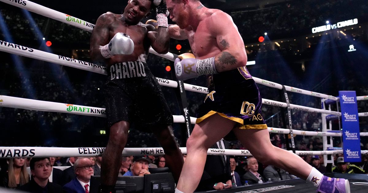 Alvarez Defeats Charlo by Unanimous Decision in Dominating Performance