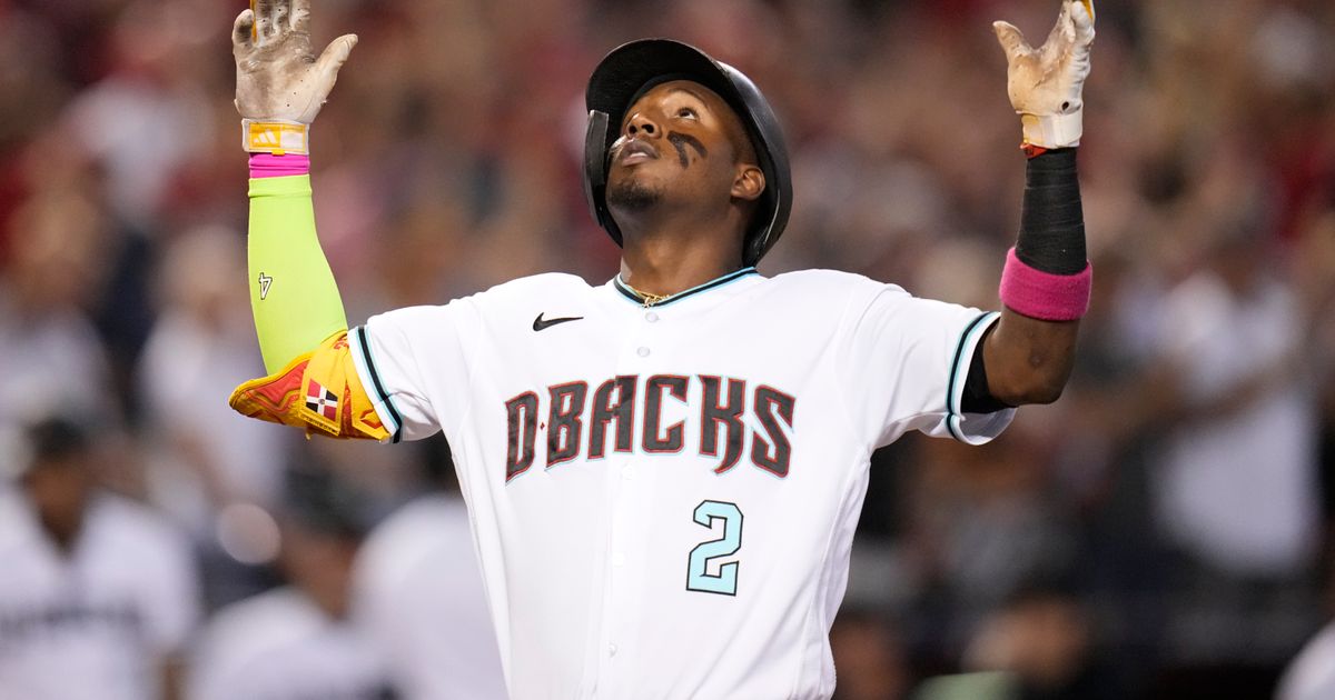 Arizona Diamondbacks Hit Four Home Runs and Defeat Los Angeles Dodgers 4-2 in Game Three of National League Division Series
