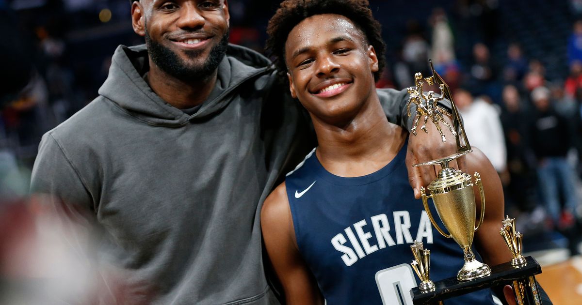 Bronny James Joins USC Basketball Teammates for Preseason Fan Appreciation Event
