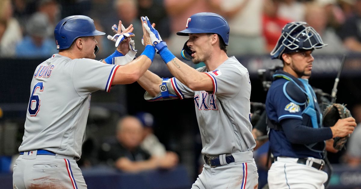 Carter's Consistent Performance Impressing Bochy in Rangers Debut