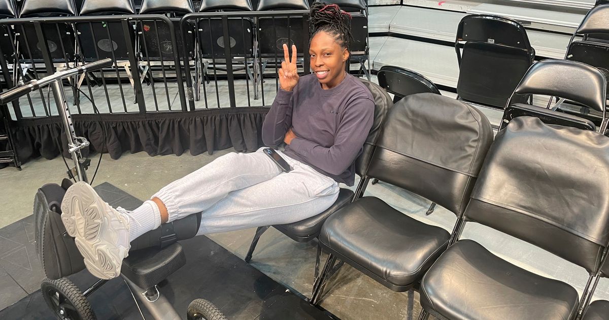 Chelsea Gray and Kiah Stokes Ruled Out of Game 4 of WNBA Finals Due to Foot Injuries