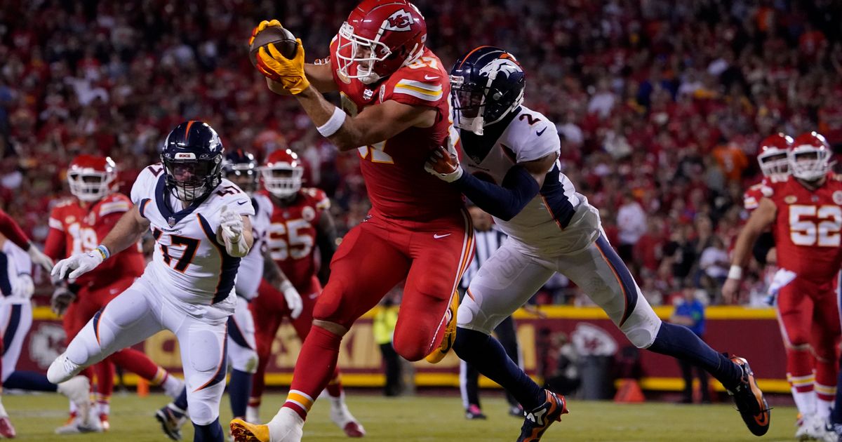 Chiefs Defeat Broncos 19-8 as Mahomes Throws Touchdown Pass and Kelce Has Big Game with Swift Watching