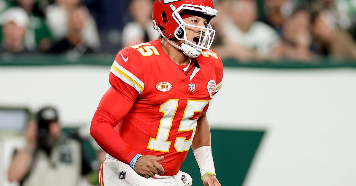 Chiefs Defeat Jets 23-20 with Taylor Swift and Aaron Rodgers in Attendance