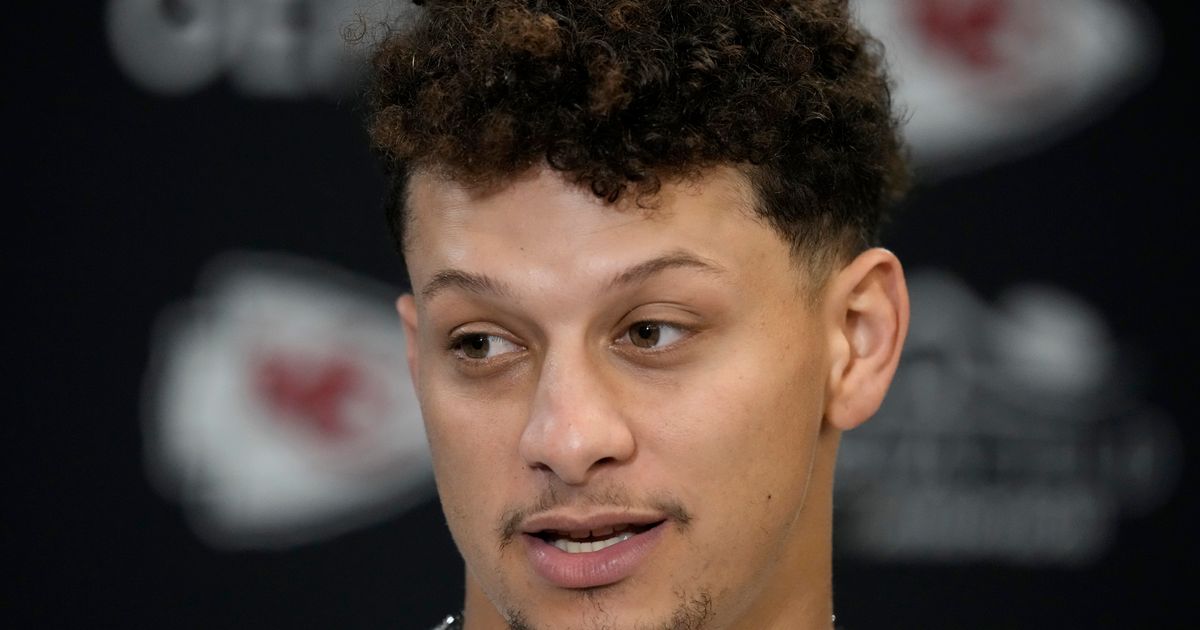 Chiefs QB Patrick Mahomes Listed on Injury Report with Flu-Like Symptoms, But Will Play Against Broncos