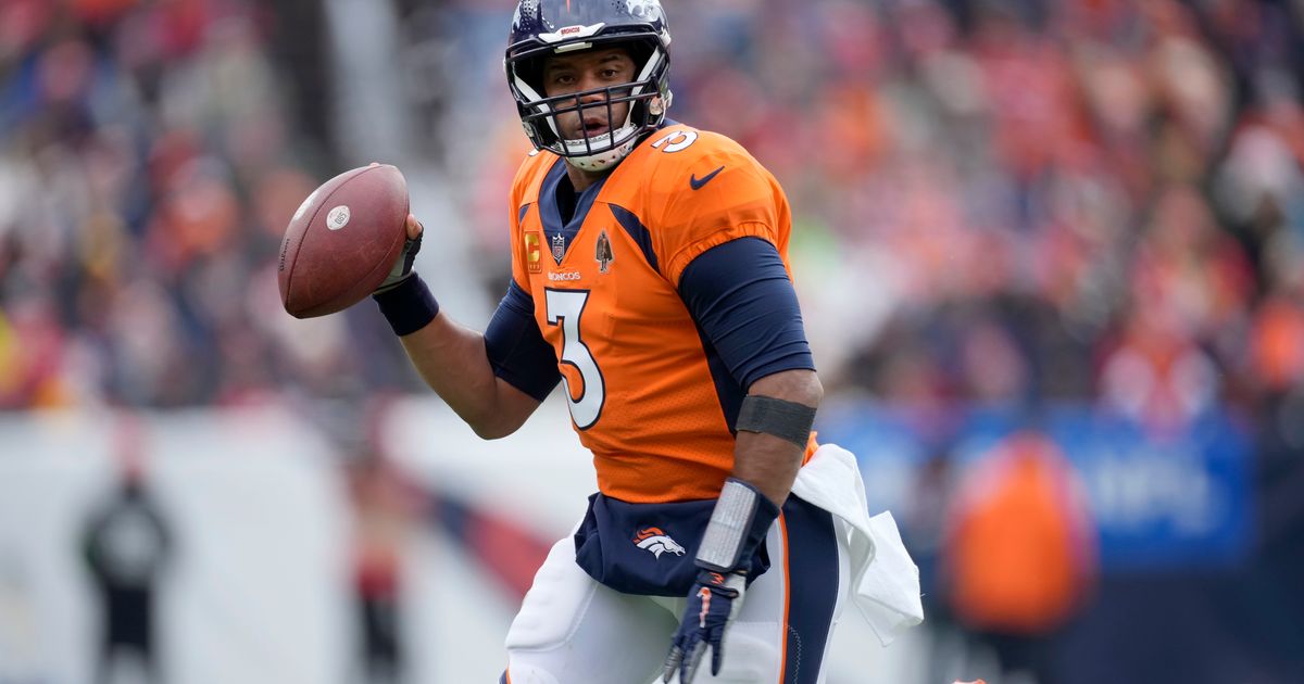 Denver Broncos Defeat Kansas City Chiefs 21-9 for First Win Since 2015, Led by Wilson and Simmons