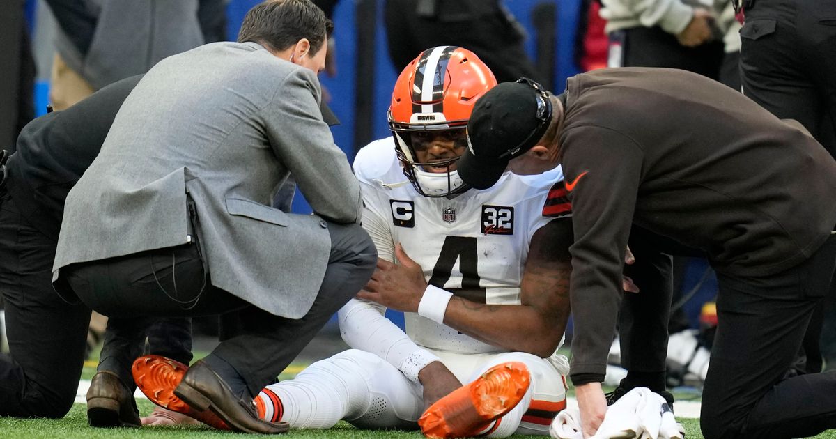 Deshaun Watson Suffers Injury in 1st Quarter of Return to Browns Lineup