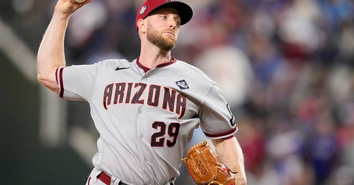 Diamondbacks' Kelly Pitches Well as Arizona Evens World Series with 9-1 Win Over Rangers