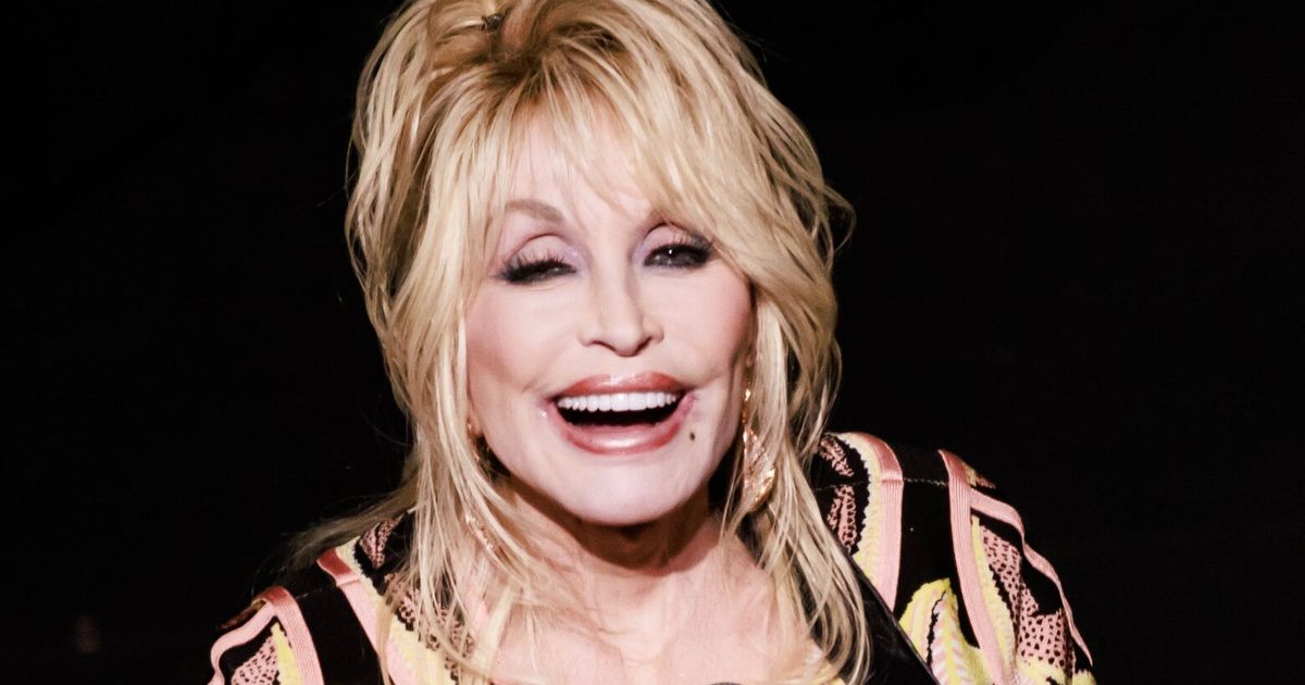 Dolly Parton to Headline Dallas Cowboys' Thanksgiving Halftime Show