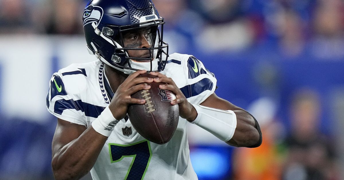 Geno Smith's Knee Injury Leaves Seahawks QB Status Uncertain for Giants Game