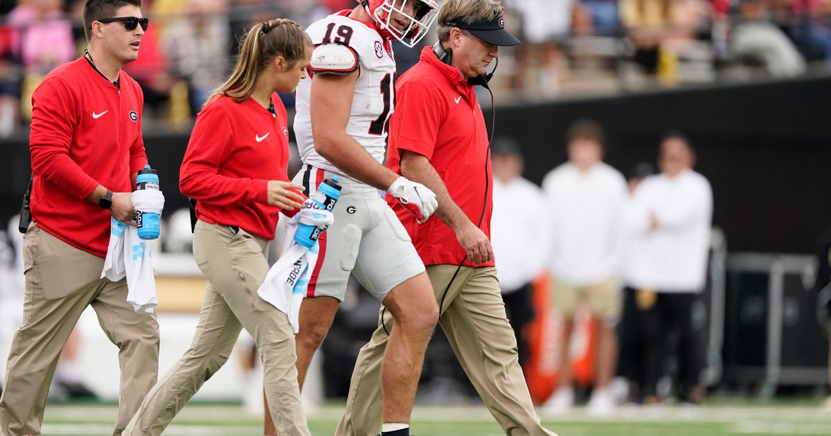 Georgia Bulldogs Overcome Early Loss of Bowers, Defeat Vanderbilt Commodores 37-20