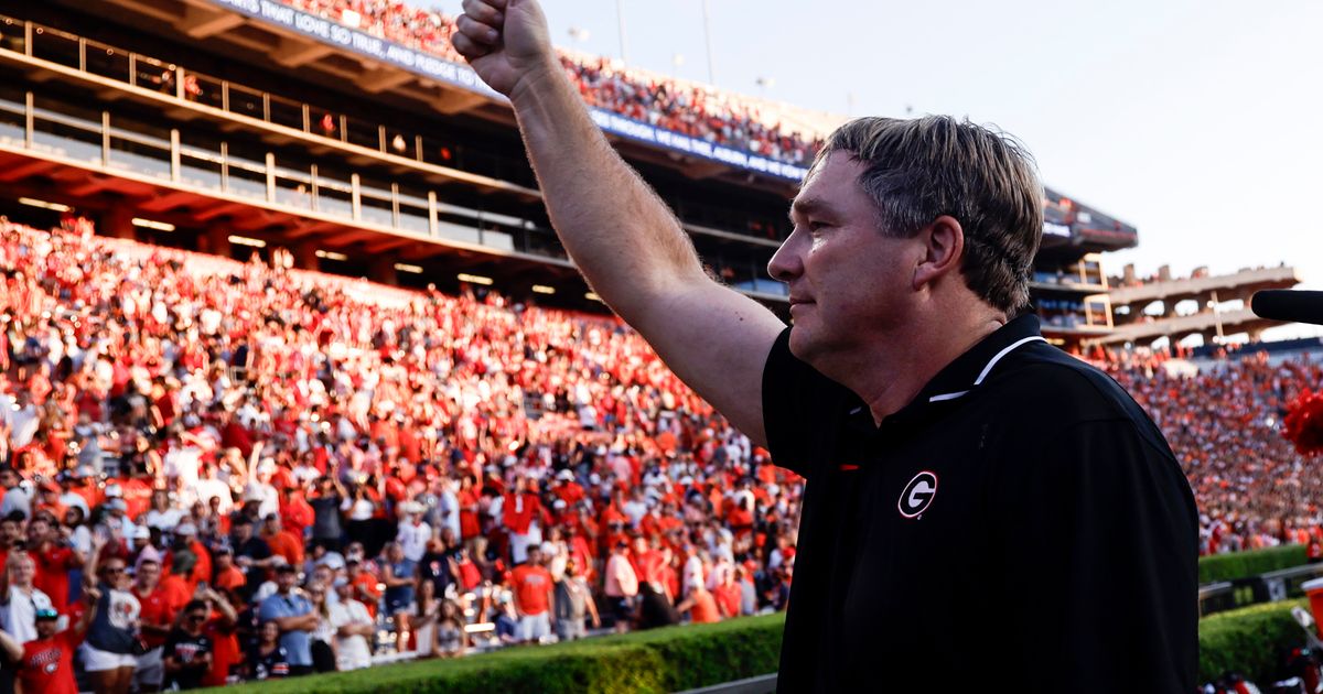 Georgia's Grip on No. 1 Spot in AP Top 25 Poll Weakened, Top Seven Teams Remain Unchanged; Kentucky and Louisville Enter Poll