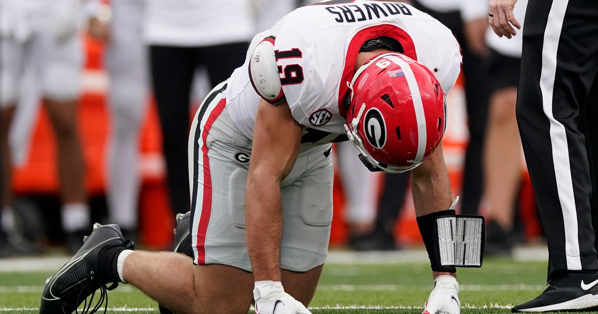 Georgia's Tight End Brock Bowers Out with Sprained Left Foot Against Vanderbilt