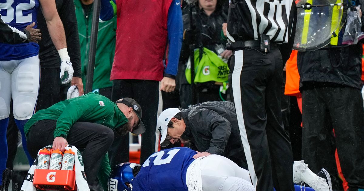 Giants Suffer Injuries to Tyrod Taylor and Darren Waller in Loss to Jets